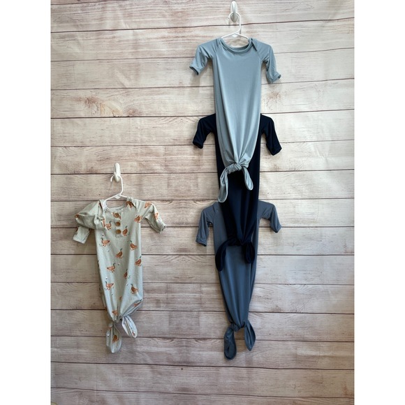 CADEN LANE LOT OF 4 KNOTTED BABY GOWNS IN EXCELLENT CONDITION - Picture 1 of 14